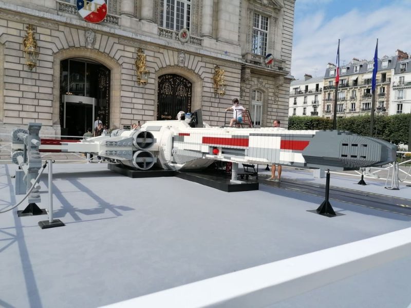 You are currently viewing Un X-Wing sur le parvis de la Mairie !